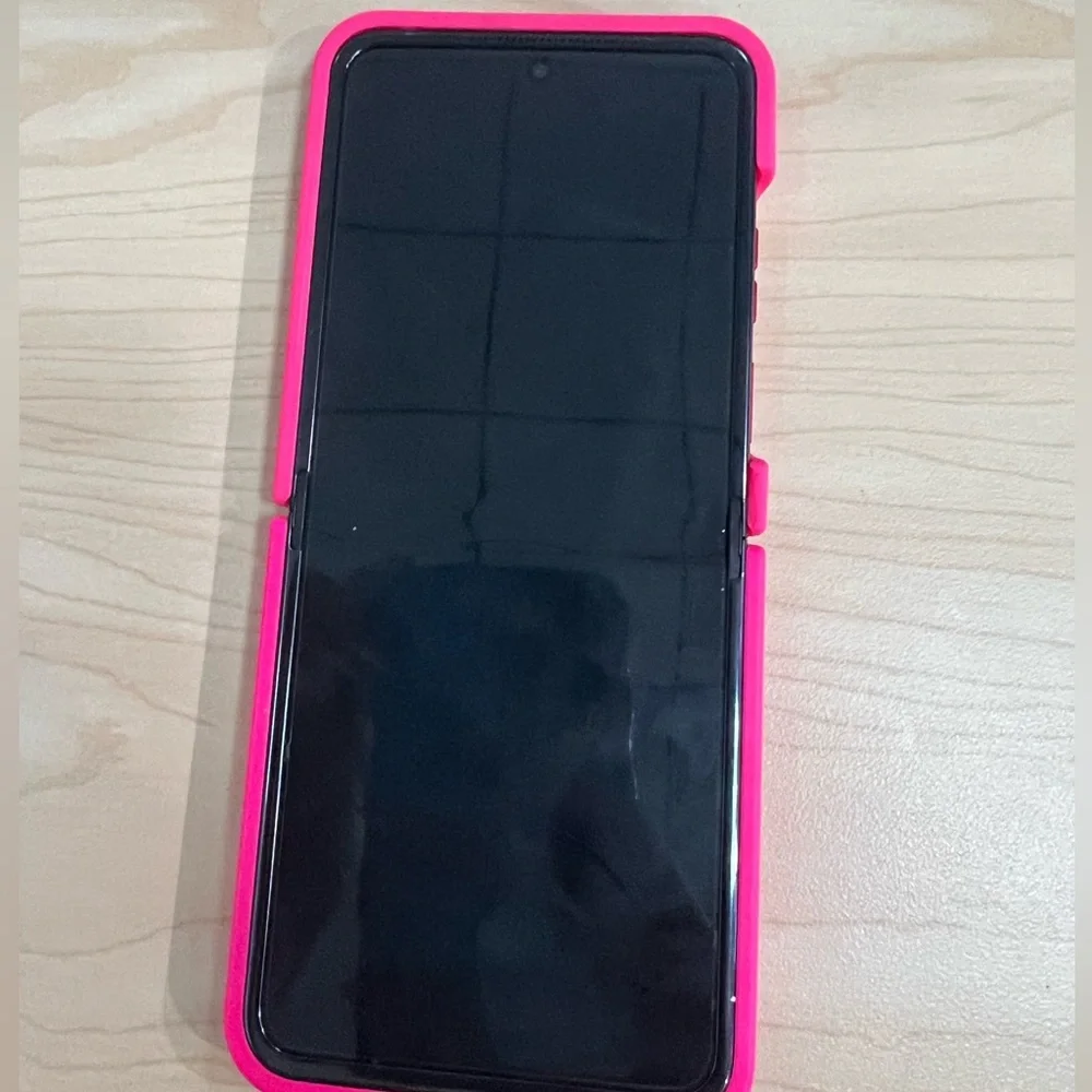 Unlocked 2024 Motorola Razr+ Plus A Free Hot Pink Case